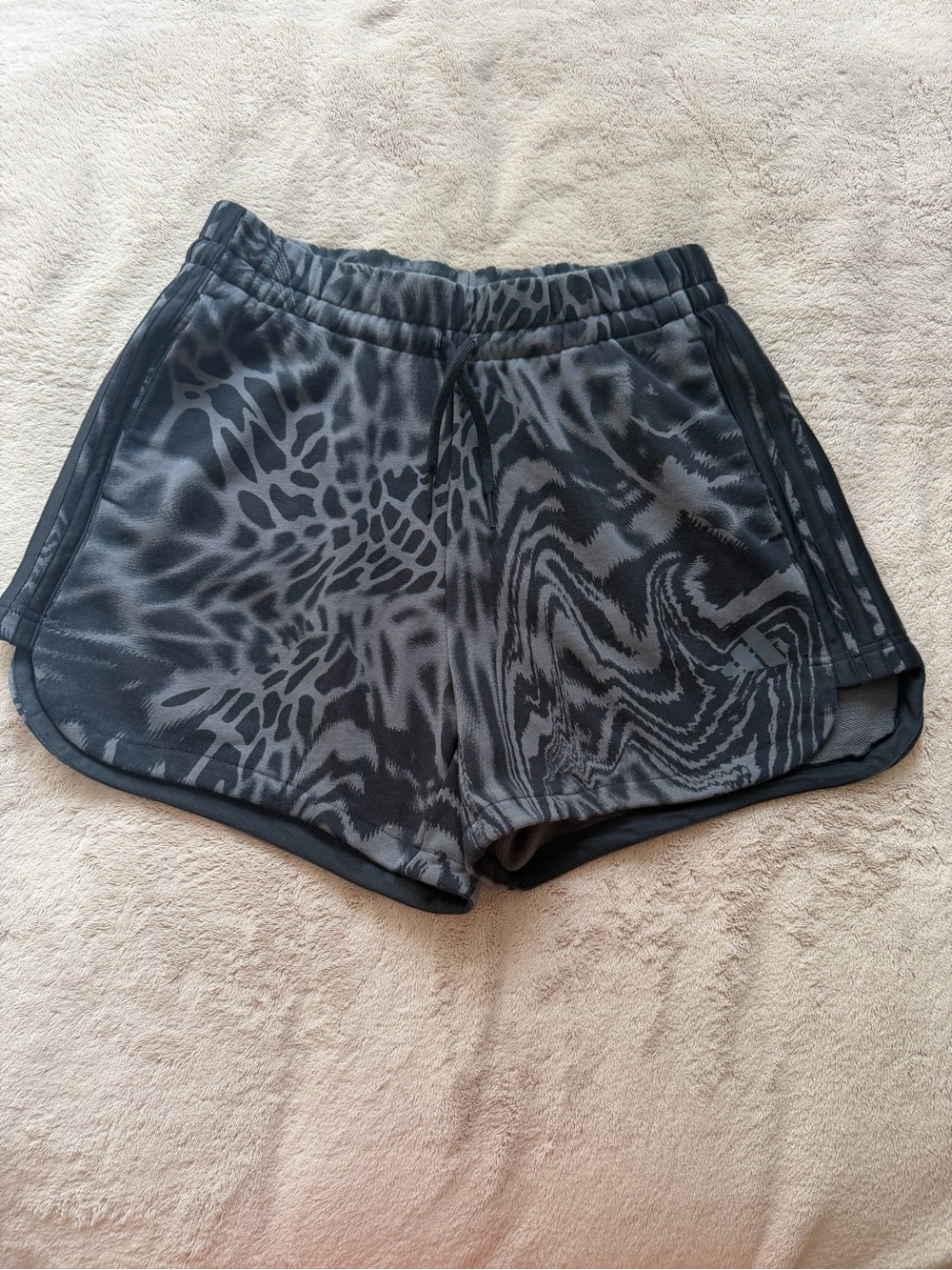 Adidas Women’s Black Gray Animal Print Sweat Shorts Size L NWOT